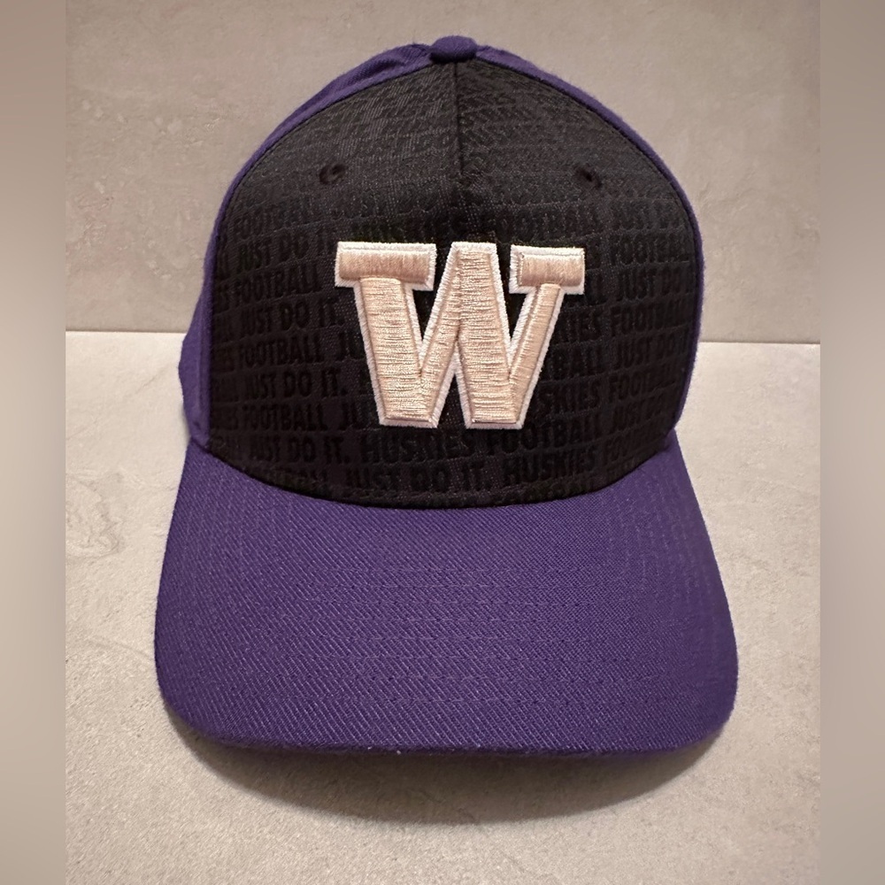 Washington Huskies College Football Nike Dri-fit Classic 99 Fitted Ball Cap Hat